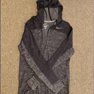 Women’s Nike lightweight pullover
